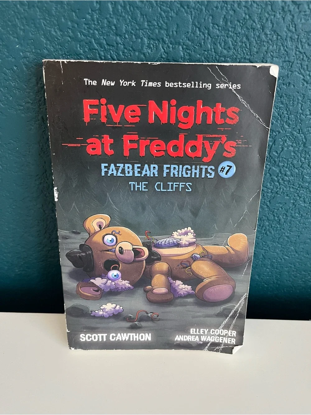 Five Nights at Freddy's Graphic Novels The Silver Eyes & The Fourth Closet Fazbe